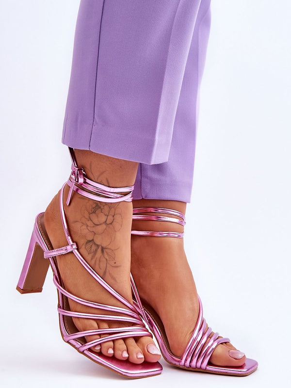 Strappy sandals Step in style