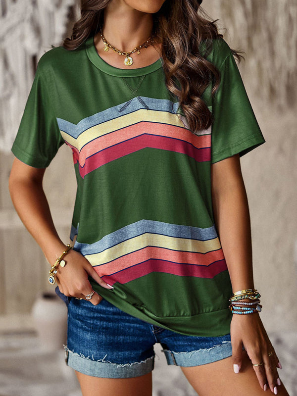 Nuova T-shirt girocollo con top a strisce arcobaleno 